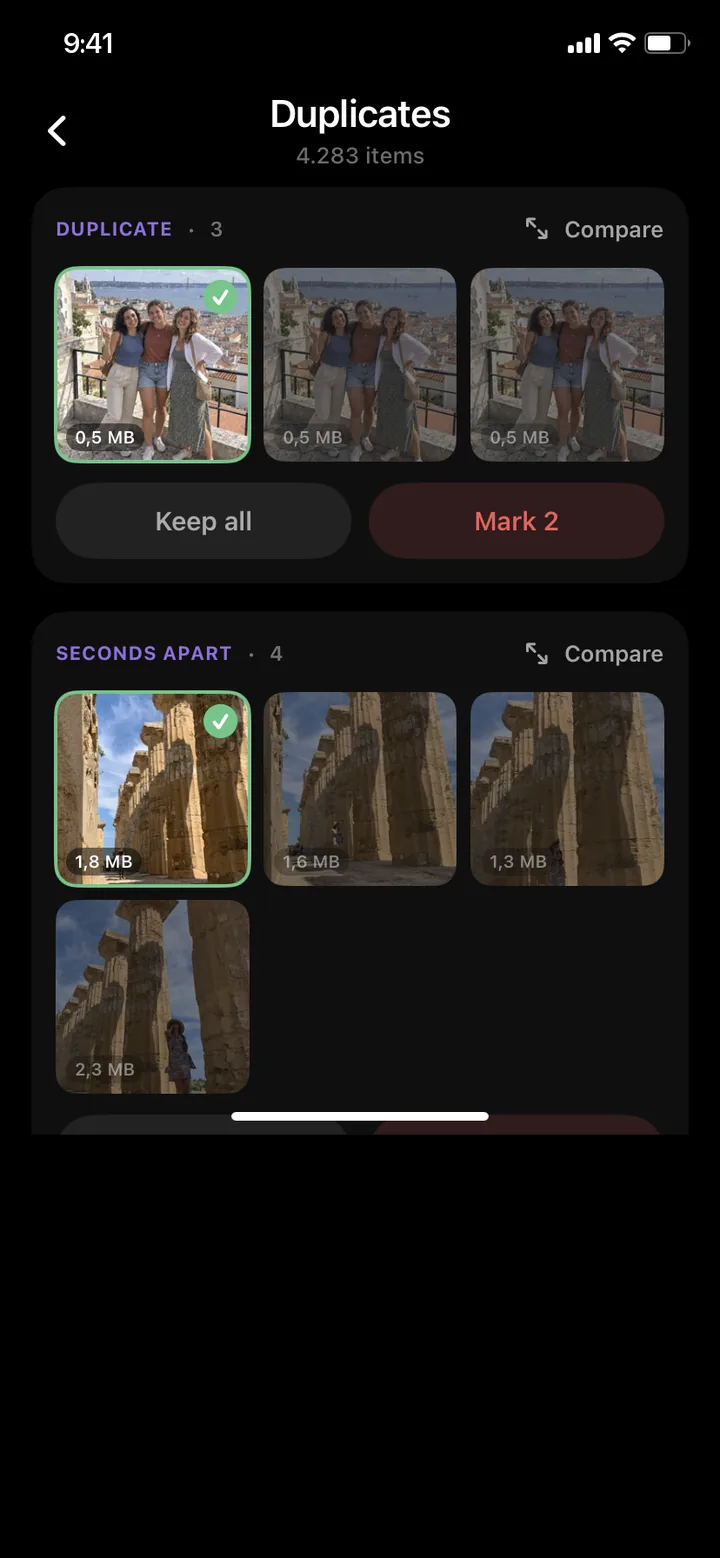 Duplicate and similar photos grouped in PhotoDelete